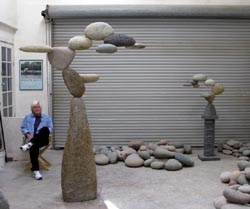 WOODS DAVY - in his studio with two Cantamar sculptures