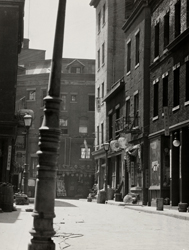 E.O. HOPPE - Chinatown, London, 1933, photography, vintage, England, black and white, street