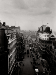 E.O. HOPPE - London Bridge and Street Scene, 1925, photography, vintage, England, black and white, architecture