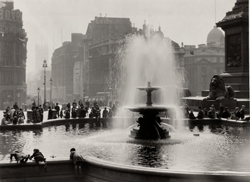 E.O. HOPPE - Trafalgar Square Fountain, London, 1929, photograph, vintage, England, black and white