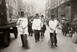 E.O. HOPPE - Worshipful Company of Vintners, Street Parade, London, 1933, photography, vintage, England, black and white