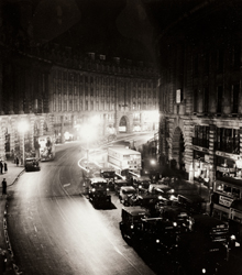 E.O. HOPPE - Night Street Scene from 'Gas Light and Coke' series, London, 1934, photography, vintage, England, black and white