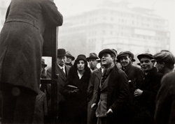 E.O. HOPPE - Hecklers, Speakers Corner, Hyde Park, London, 1934, photography, vintage, England, black and white