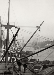 E.O. HOPPE - Tower Bridge from London Docks, 1934, photography, vintage, England, black and white, ships