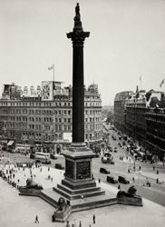 E.O. HOPPE - Trafalgar Square, Nelson's Column, London, 1934, photography, vintage, England, black and white, architecture