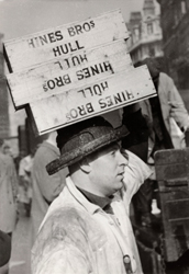 E.O. HOPPE - Man Transporting Fish, Billingsgate Fish Market, East London, 1945, photography, vintage, England, black and white, figurative