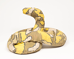 Gwynn Murrill - Camo II, Serpiente, snake, ceramic, figure, sculpture