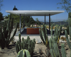 JULIUS SHULMAN, JUERGEN NOGAI - Julius Shulman with Pavilion in Pasadena, CA, 2004